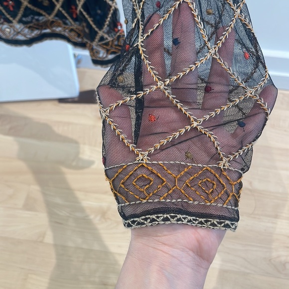 Zara embroidered long sleeve top - Picture 3 of 6